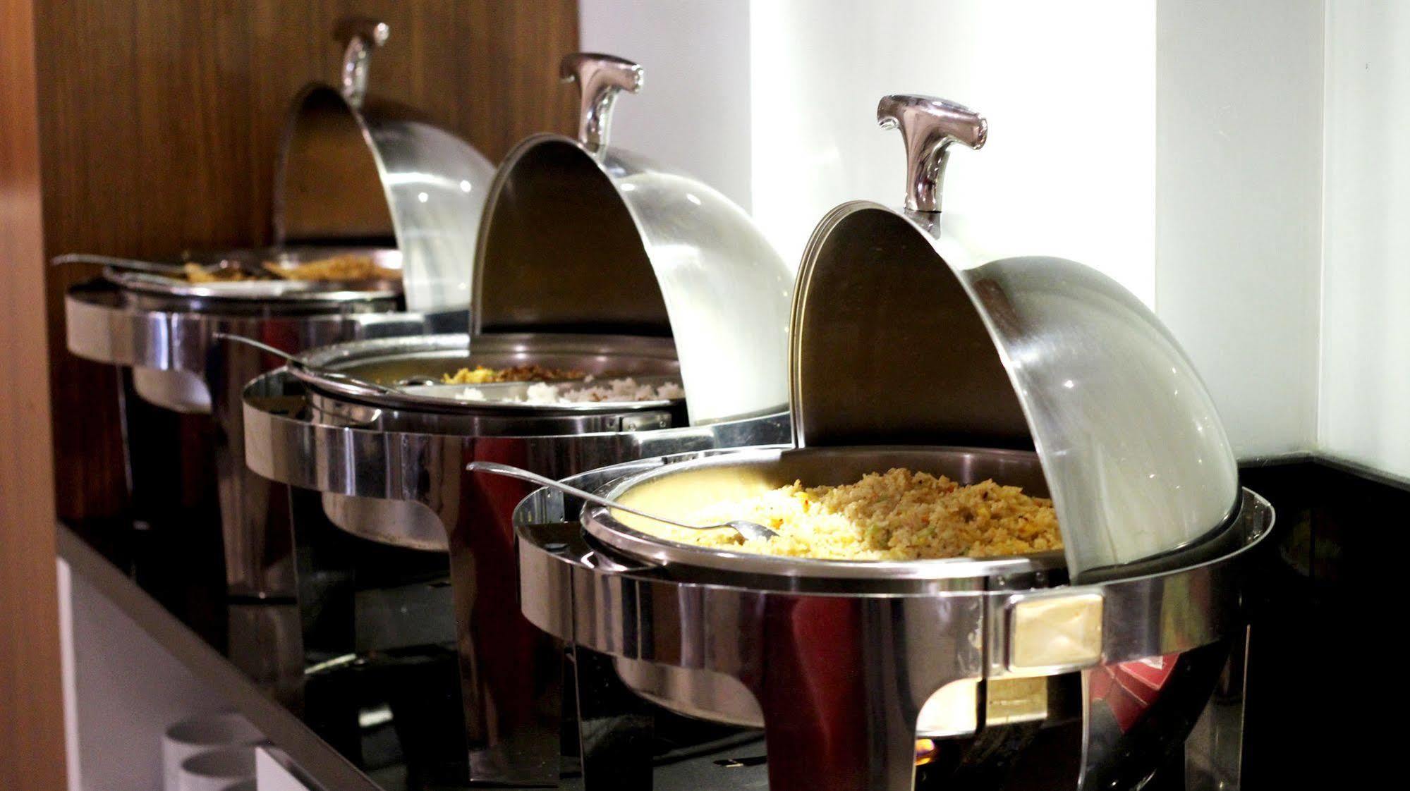 Luxpoint Hotel Baratajaya Surabaya Eksteriør billede