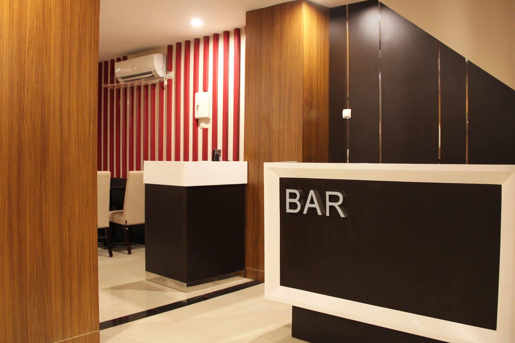 Luxpoint Hotel Baratajaya Surabaya Eksteriør billede