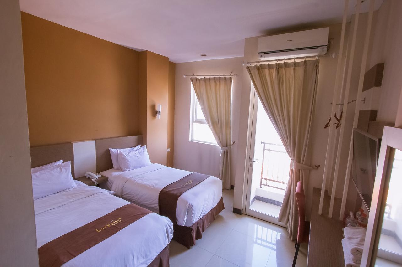 Luxpoint Hotel Baratajaya Surabaya Eksteriør billede